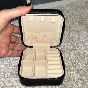 Travel jewelry box